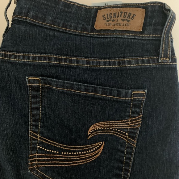 Signature Levi’s mid rise capris Sz 12 - Picture 4 of 4